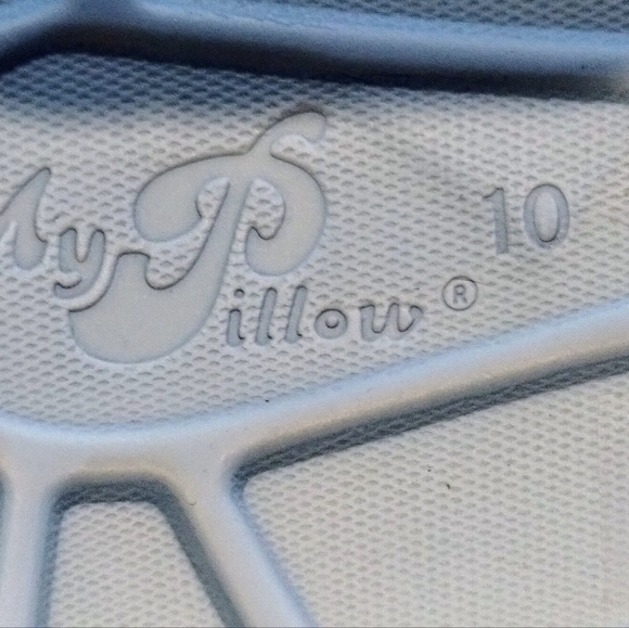 My Pillow women's sandals NEW NO BOX - Picture 4 of 4